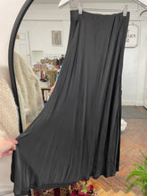 Load image into Gallery viewer, Sue Sillk Skirt Black
