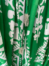 Load image into Gallery viewer, Neo Printed Skirt Green/White (Tall)
