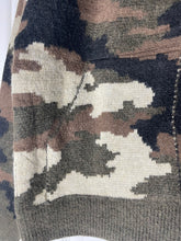 Load image into Gallery viewer, Camouflage Print Zip Cardigan
