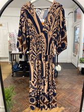 Load image into Gallery viewer, Safi Printed Dress Navy/Choc
