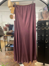 Load image into Gallery viewer, Suki Silky Skirt Plum
